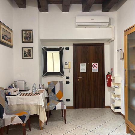 Monolocale In Piazza Isolo Apartment Verona Exterior foto