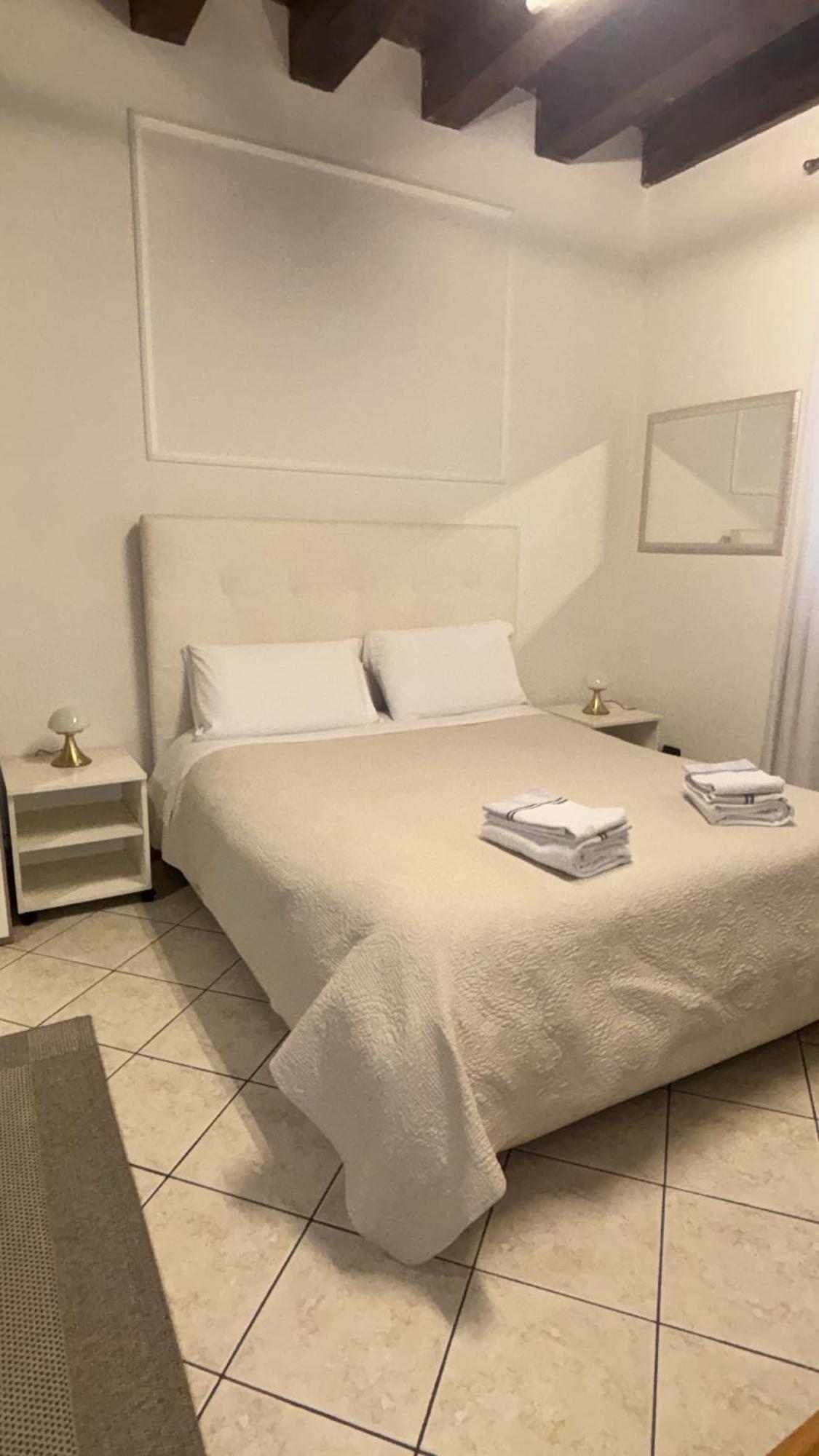 Monolocale In Piazza Isolo Apartment Verona Exterior foto