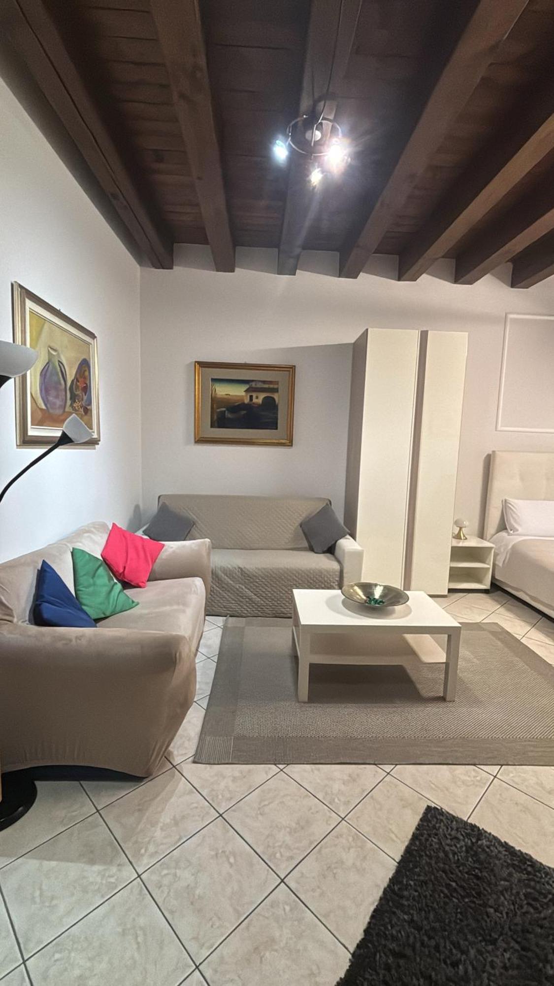 Monolocale In Piazza Isolo Apartment Verona Exterior foto